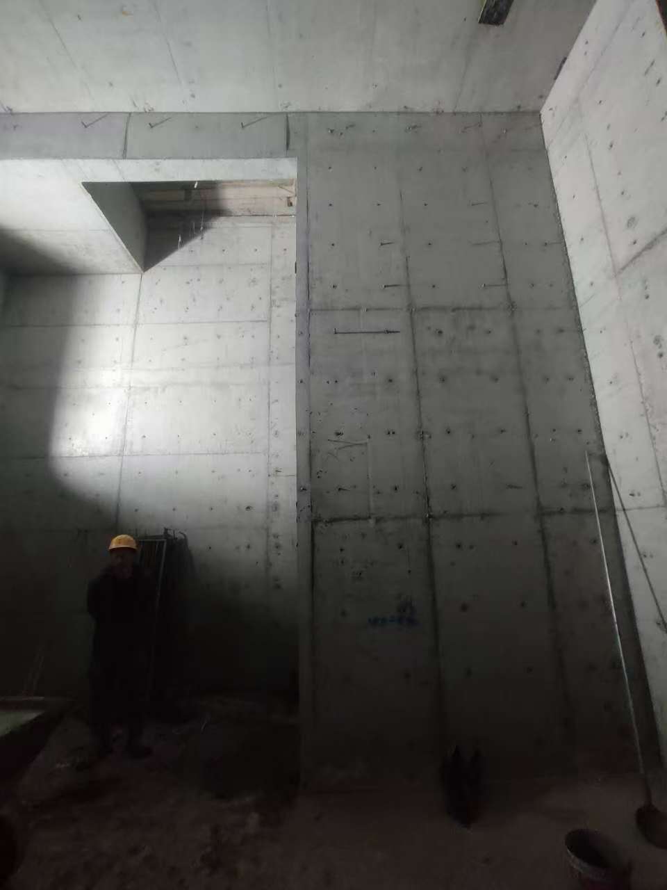 会理墙上开槽钢筋断了有影响吗